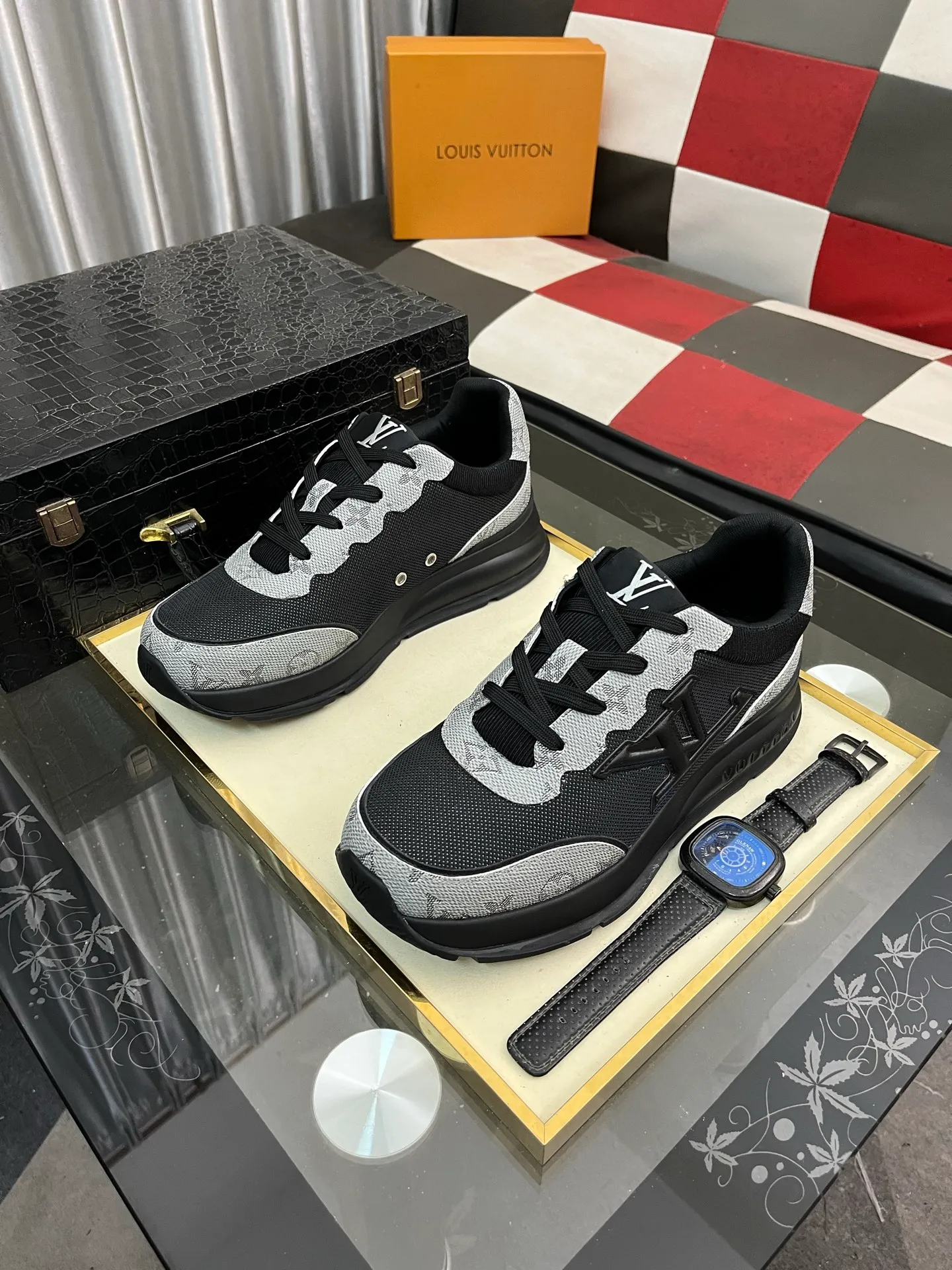 Men's shoes 💰458⌚️⌚️【LOUlS VUlTTON】Louis Vuitton ~ unique and casual style. LV counter purchasing 🏃casual shoes😍😍 are on sale at the men's counter at the same time. Italian imported brands select top-layer Italian cowhide. 🐑Sheepskin lining (refuses to discolor and grind feet) Sole: Original sole specially provided by the original factory 🎬Better in kind Code number: 38-443⃣️Color selection